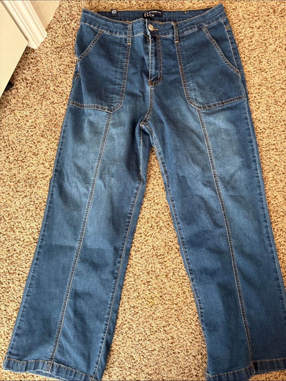Straight-Leg Women’s Jeans in Medium Blue